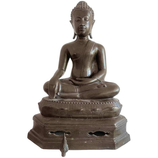 Alte thailändische Buddha Statue aus Bronze mit Tempelpatina