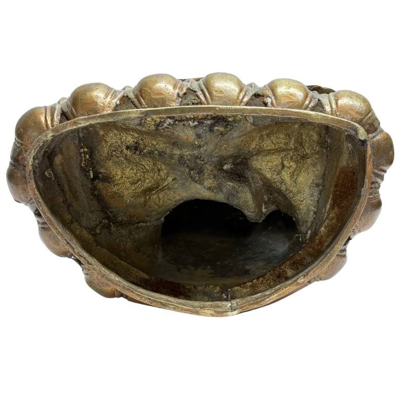 Antike feuervergoldete Lama-Skulptur (Tsongkhapa) aus Ladakh, 18.-19. Jahrhundert, 40 cm hoch, 5 kg schwer, massive Bronze mit Lotusbasis