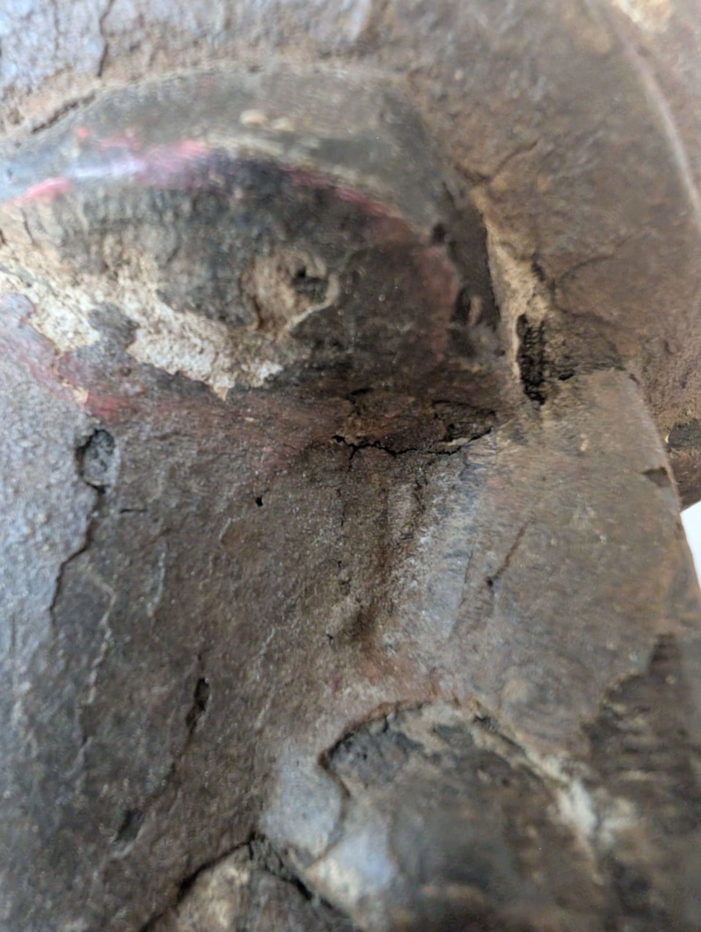 Detail Holzfigur Lakshmi – Nepal aus Holz mit natürlicher Alterung und Patina auf der Oberfläche | 1stBuddha