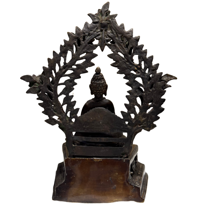 Antike Himalaya Tempelstatue eines Shakyamuni Buddha, feuervergoldete Bronze, 17.-18. Jahrhundert, 35 cm hoch, 5,4 kg, mit abnehmbarem Nimbus