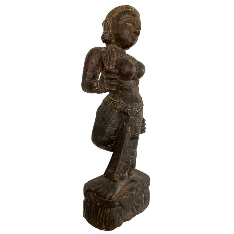 Detail Holzfigur Lakshmi – Nepal mit klarer Holzstruktur und natürlicher Alterung | 1stBuddha