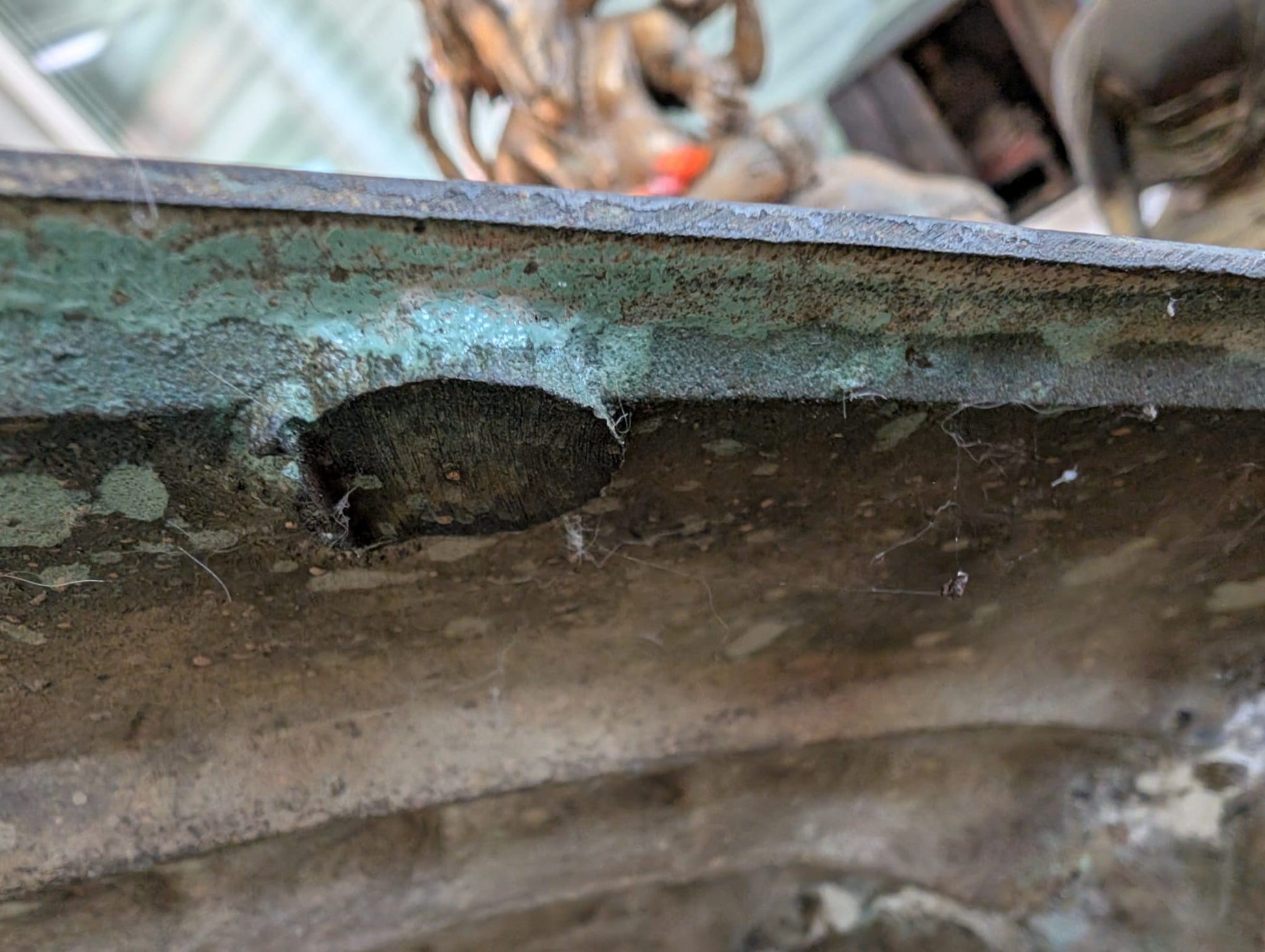 Antike Buddha Statue aus Thailand mit schwerer Bronzeausführung