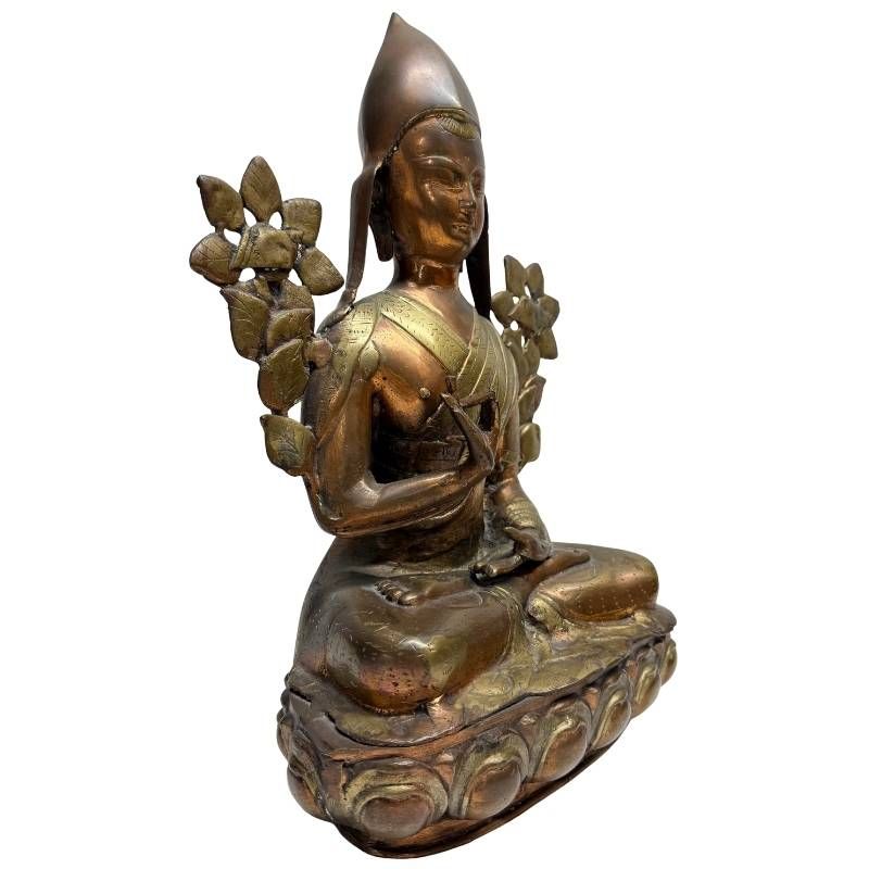 Antike chinesische Guanyin Statue aus Holz, späte Qing-Dynastie, 45,5 cm hoch, handgeschnitzt mit originalen Blattgold-Resten und dunkler Patina