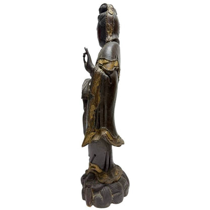 Antike Guanyin Statue aus Holz China Qing Dynastie