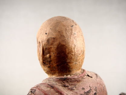 Antike buddhistische Holzfigur eines japanischen Mönchs

