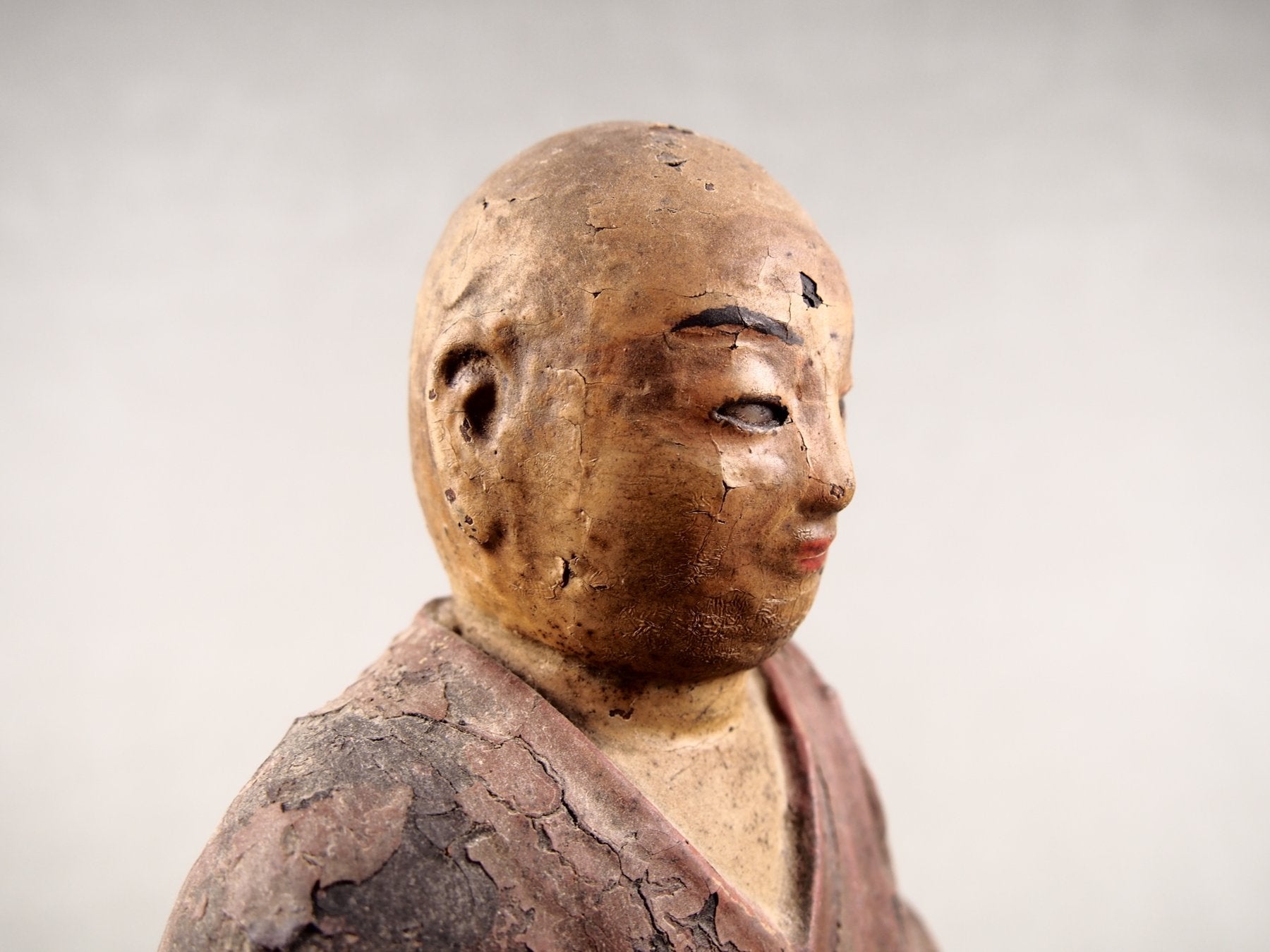 Holzfigur aus japanischer Klostertradition
