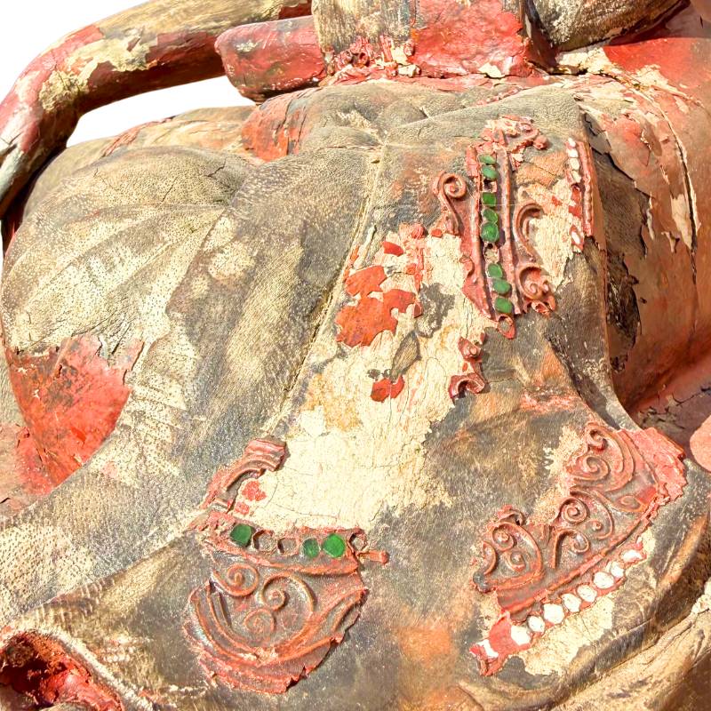 Antike Buddha Holzfigur im Mandalay Stil
