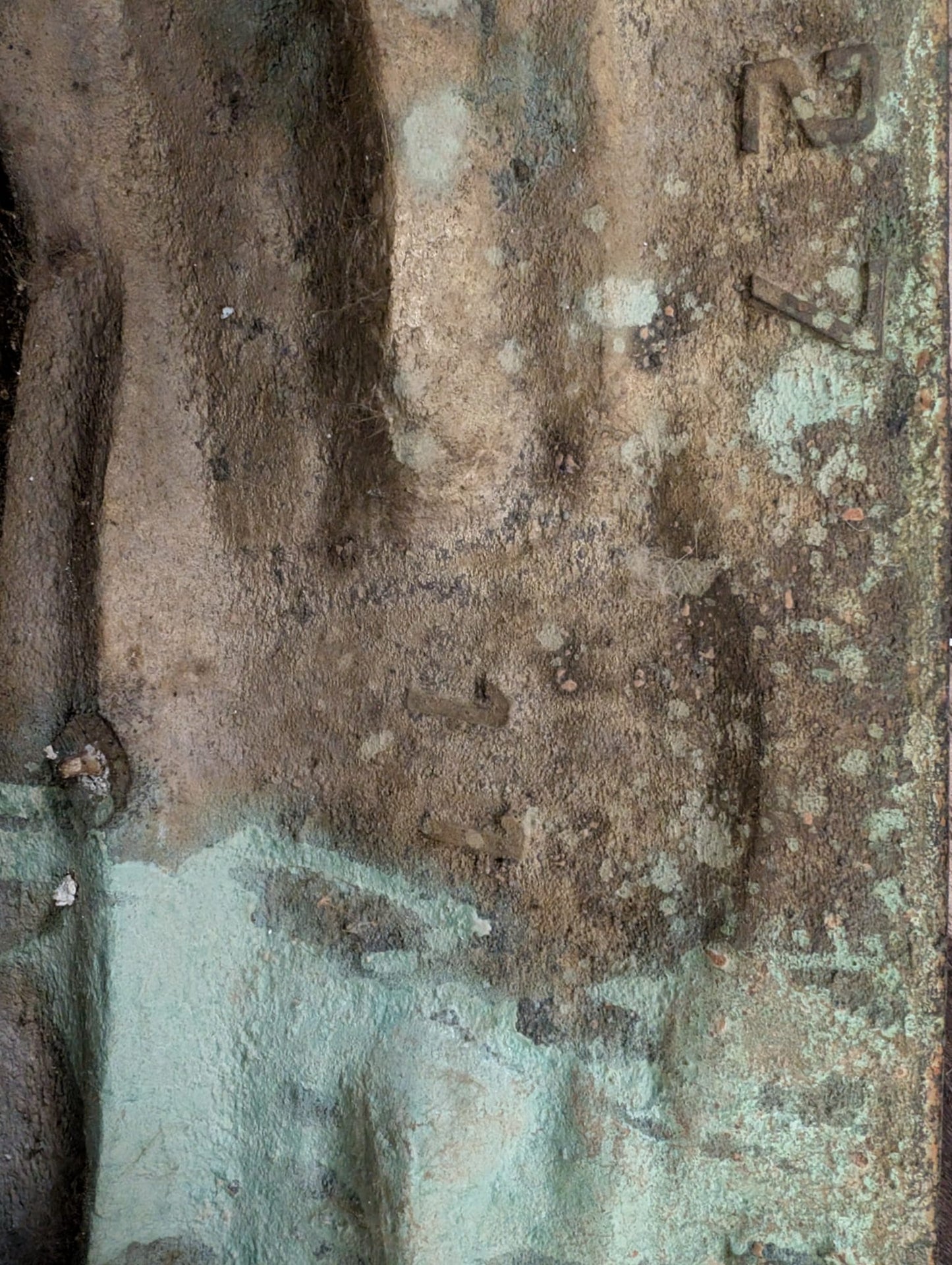 Antike Buddha Statue aus Thailand mit klassischer Haltung