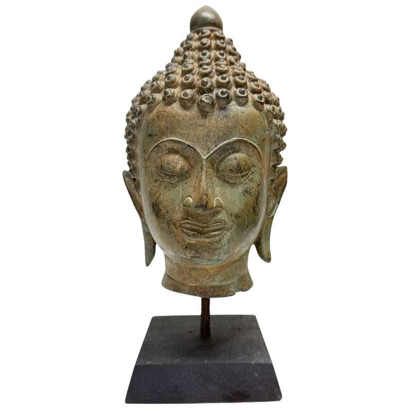 Antiker Buddhakopf aus Bronze, Südostasien, 19. Jahrhundert, Lot 452, 25 cm hoch, 1,5 kg, grünbraune Patina, fein ziseliert mit Spirallocken, meditativer Ausdruck, 1stbuddha Expertise.