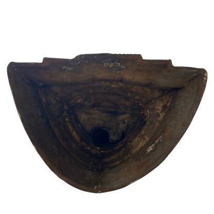 Innenansicht einer antiken Himalaya-Bronze-Buddha-Statue mit traditioneller Gussstruktur