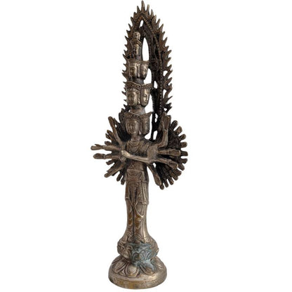 mehrarmige figur symbol fuer mitgefuehl und praesenz
