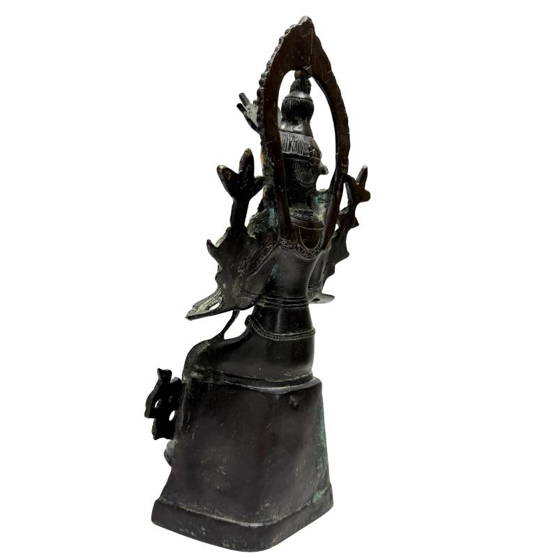 Chinesische Bodhisattva-Statue aus Bronze in sitzender Haltung auf Lotos-Thron, Maitreya mit Anjali Mudra, Lot 445 bei 1stbuddha, ca. 1880–1920, 29 cm hoch, feuervergoldete Details und natürliche Alterspatina.