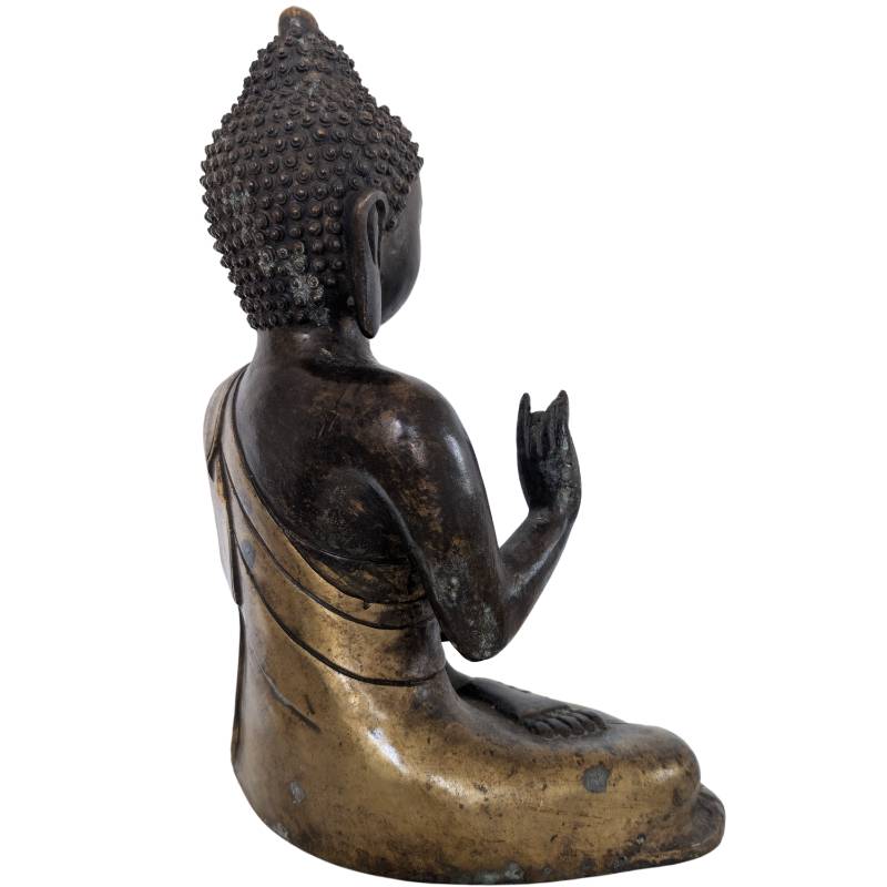 Detailansicht einer chinesischen Bronze-Buddha-Statue aus dem 19. Jahrhundert mit Vergoldungsresten