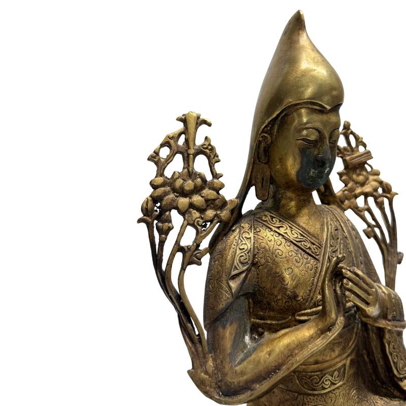 Makroaufnahme der authentischen dunklen Bronze-Patina.