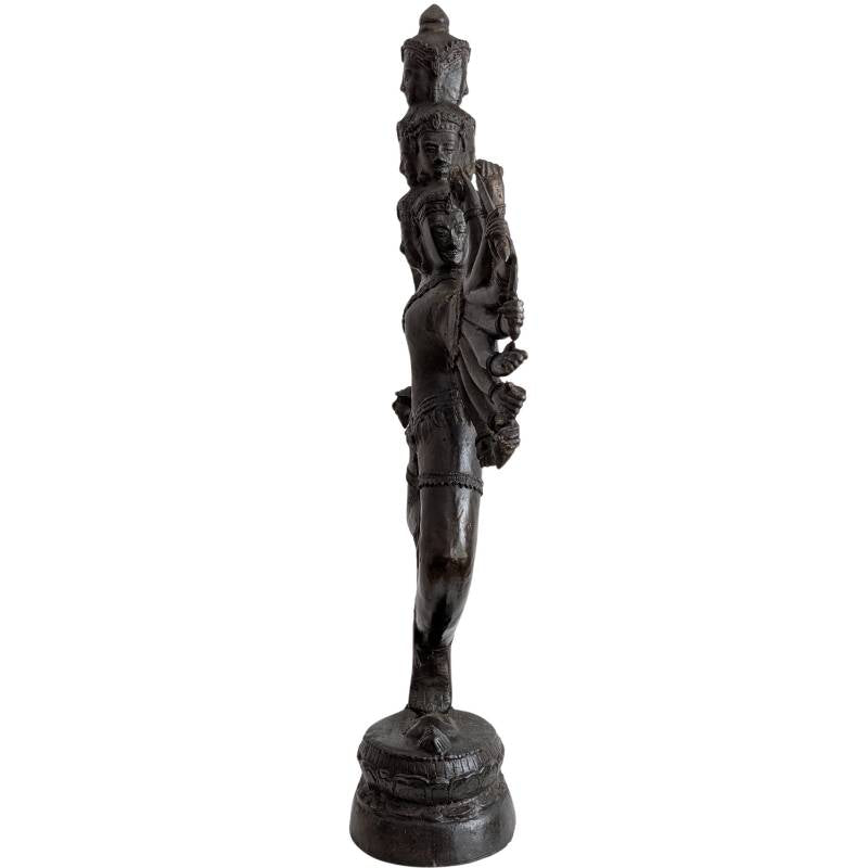 shiva figur mit mehreren koepfen symbol kosmische energie