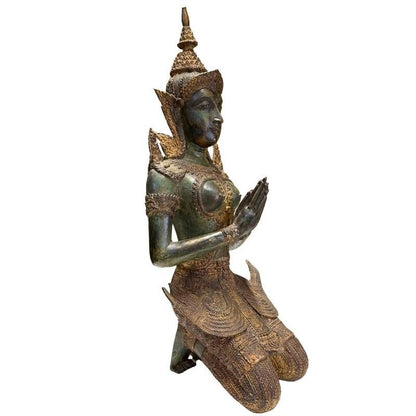 Antikes Figuren-Set thailändische Tempelwächter aus Bronze, 19. Jahrhundert, 56 cm hoch, 15 kg Gesamtgewicht, Reste von Feuervergoldung, kniende Thephanom, Lot 433.