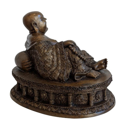 Budai Bronze lachender Buddha China liegend mit Patina und freundlichem Ausdruck