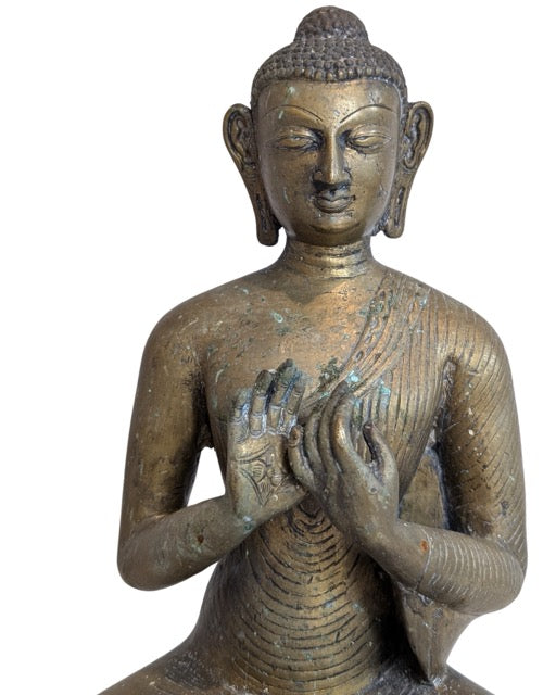 Buddha Bronze Asien mit Mineralpatina und Oxidation