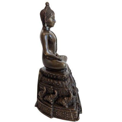 Buddha Bronze sitzend auf Elefantenbasis in Meditation ruhige Ausstrahlung