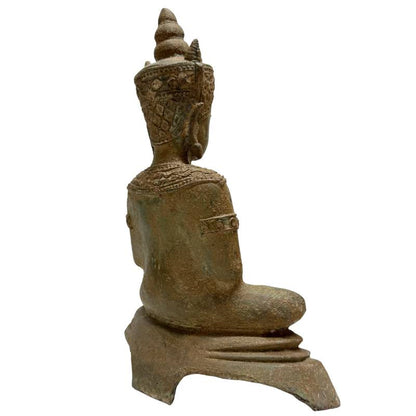 thai buddha bronze statue ruhige ausstrahlung patina meditativ