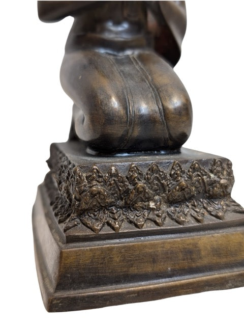 Buddha kniend Bronze Myanmar Tempeltradition