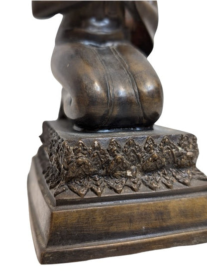 Buddha kniend Bronze Myanmar Tempeltradition