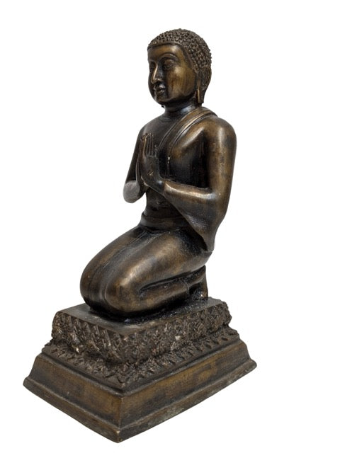 Buddha Statue kniend Myanmar authentisches Andachtsbild