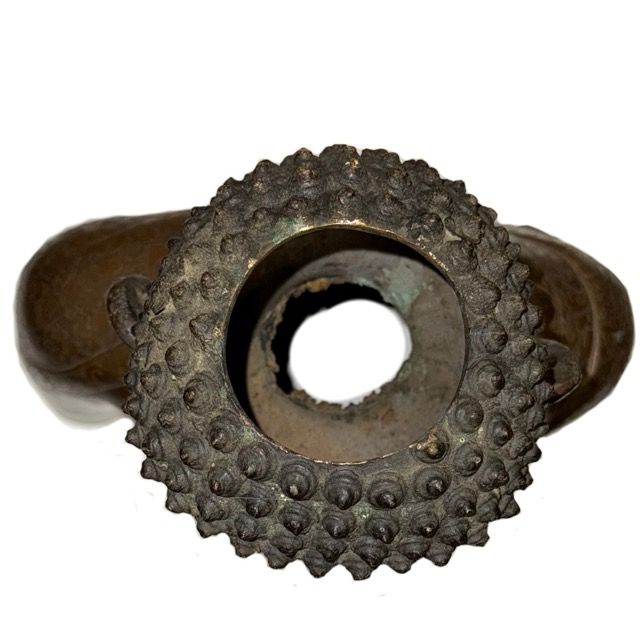 Buddhistische nepalesische Büste des Buddha aus massiver Bronze, Newar-Tradition aus Patan, 37 cm hoch, 6,4 kg, mit edler Patina