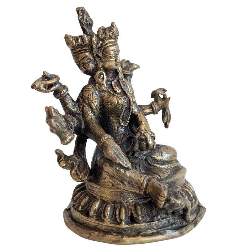 Buddhistische Schutzgöttin Ushnishavijaya Bronze Figur mit Patina und ruhiger Ausstrahlung