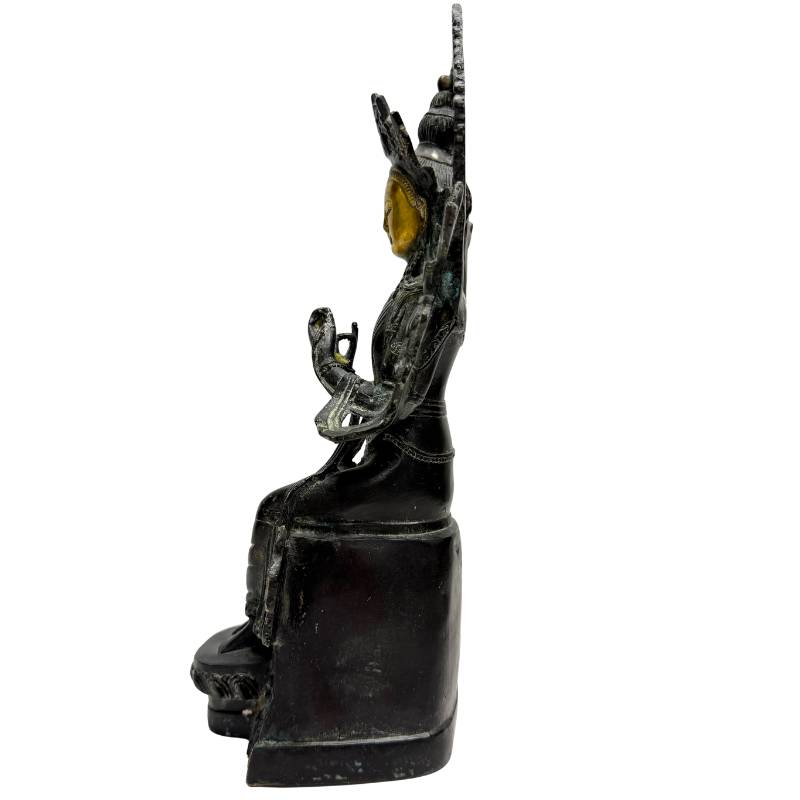Chinesischer Bodhisattva aus Bronze mit feuervergoldetem Gesicht, Lot 445 bei 1stbuddha, sino-tibetischer Maitreya ca. 1880–1920, 29 cm Höhe, sitzend in Anjali Mudra mit natürlicher Alterspatina.
