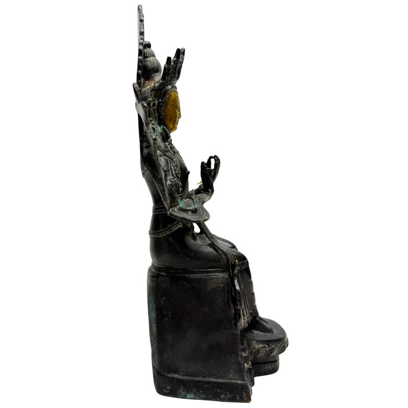 Nahaufnahme der natürlichen Patina eines chinesischen Bodhisattvas aus Bronze, sichtbare Abnutzungsspuren durch rituellen Gebrauch, Lot 445 bei 1stbuddha, ca. 1880–1920, Reste von Feuervergoldung in den Tiefen der Bronze-Struktur.