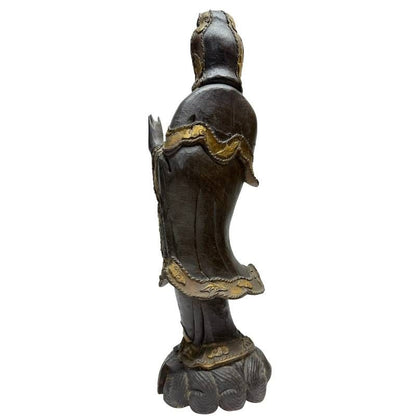 Handgeschnitzte chinesische Guanyin aus Holz, späte Qing-Dynastie, 45,5 cm hoch, mit originalen Blattgold-Resten und dunkler Patina