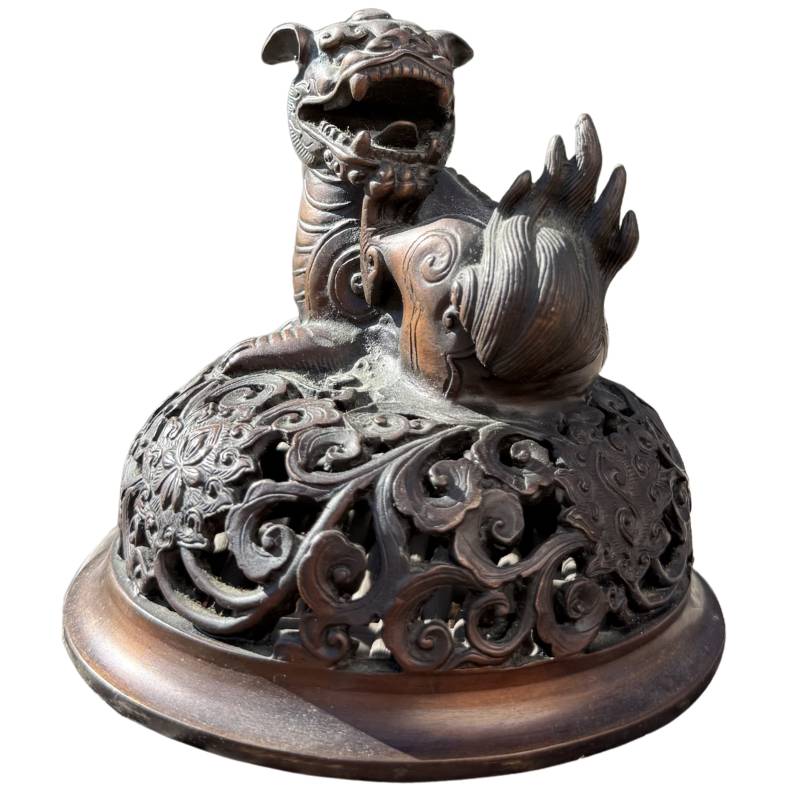 Chinesischer Bronze Räucherbehälter in traditioneller Form
