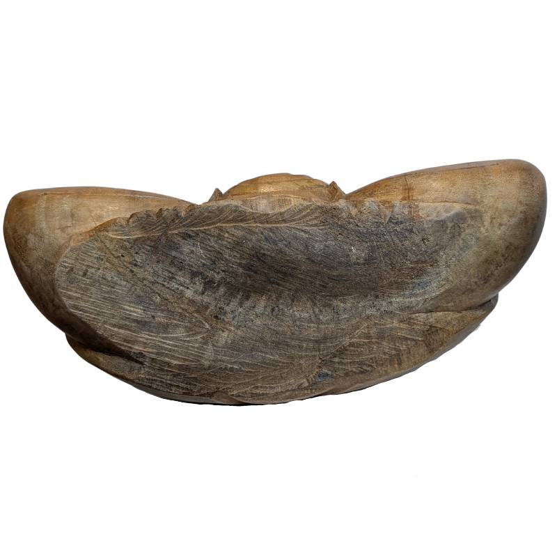 natuerliche materialwirkung holzfigur ruhige praesenz