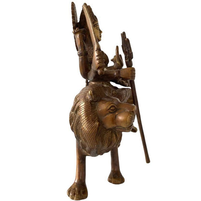 Detailansicht des Gesichts der Hindu-Göttin Durga, antike Bronzestatue.