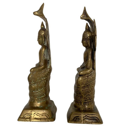 Fernöstliche Buddha-Statue aus Messing, geschützt durch die Naga-Schlange.