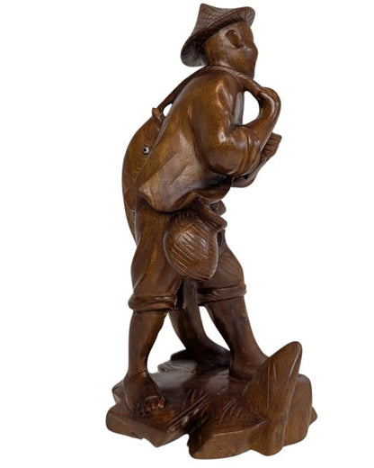 Fischer Holzfigur China mit Patina und Karpfen