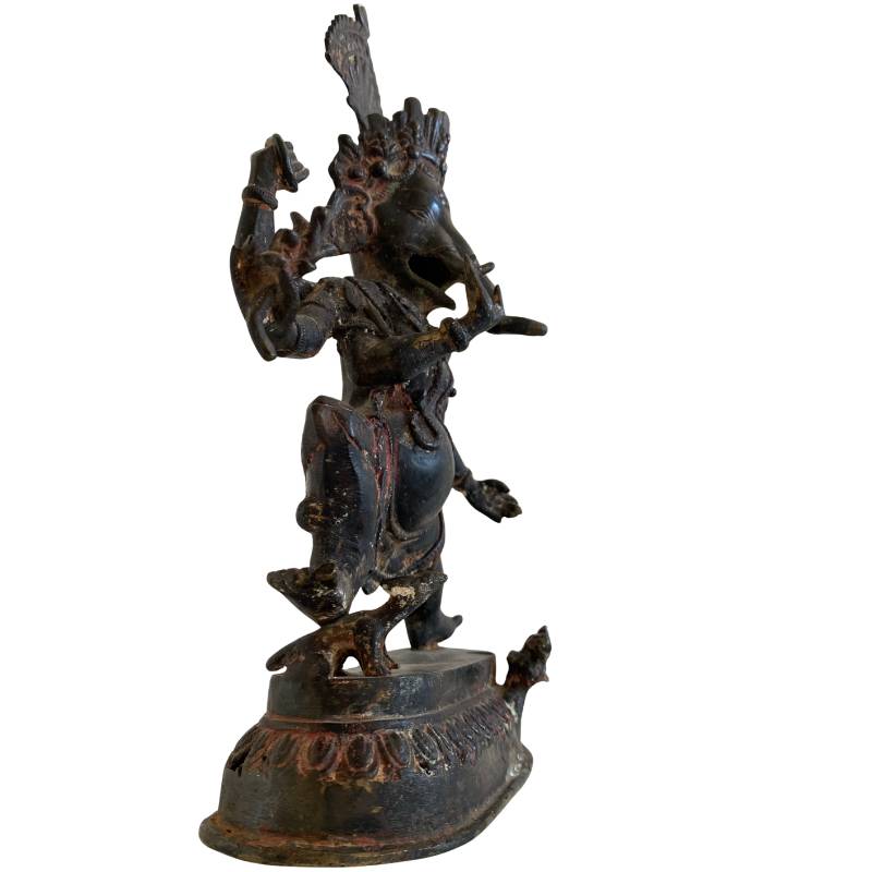 Antiker Ganesha aus Bronze in seinem Tempelcontext (Südostasien), 18. Jahrhundert, Lot 163 bei 1stbuddha, tanzend mit sechs Armen, 30 cm hoch, 1,9 kg, mit mikroskopisch nachweisbarer Feuervergoldung und mineralischer Patina.