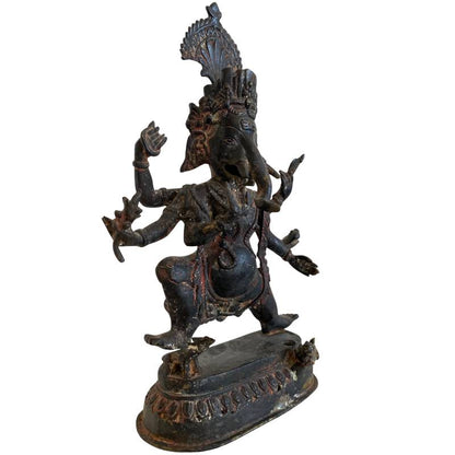 Antikes Ganesha Bronzen Beeld mit sichtbaren Vuurverguldingsresten unter dem Mikroskop, Lot 163 bei 1stbuddha, tanzend mit sechs Armen, Südostasien 18. Jahrhundert, 30 cm hoch, 1,9 kg, komplexe Cuprit-Patina und mineralische Ablagerungen.