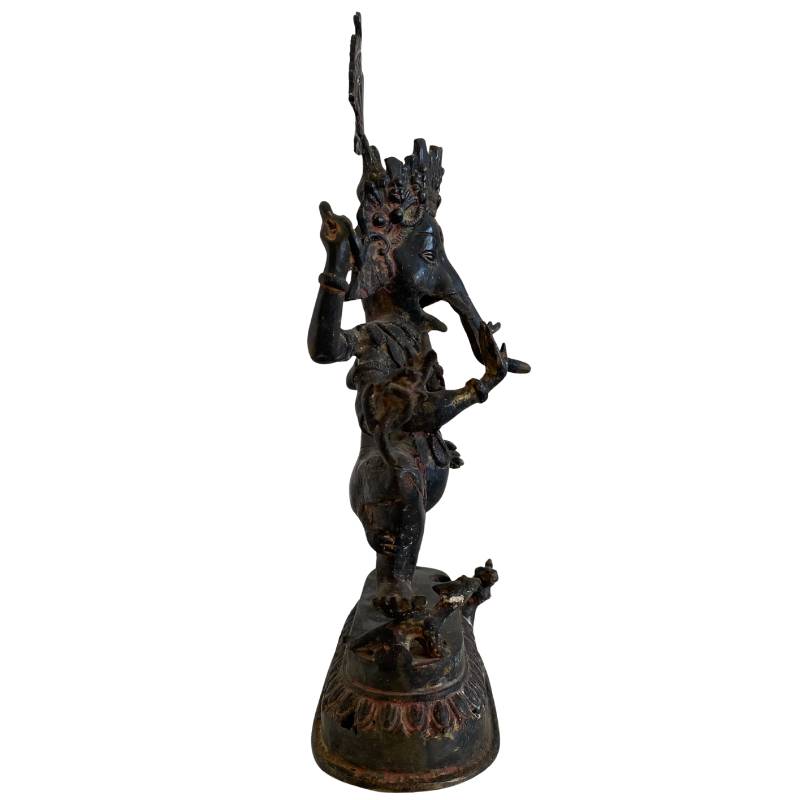 Antikes Ganesha Hindoe Tempelbeeld, sechsarmig in dynamischer Tanzhaltung (Nrittha Ganapati), Lot 163 bei 1stbuddha, Südostasien 18. Jahrhundert, 30 cm hoch, 1,9 kg, Bronze mit sichtbaren Feuervergoldungsresten und Mineralpatina.