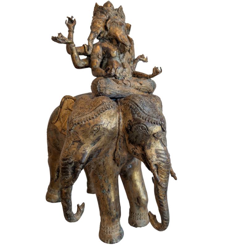 Ganesha Statue aus Bronze aus Nepal mit drei Gesichtern auf Airavata mit Feuervergoldung