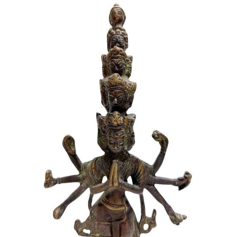 Dokumentation der massiven Qualität der Bronze-Statue (ca. 1,6 kg)