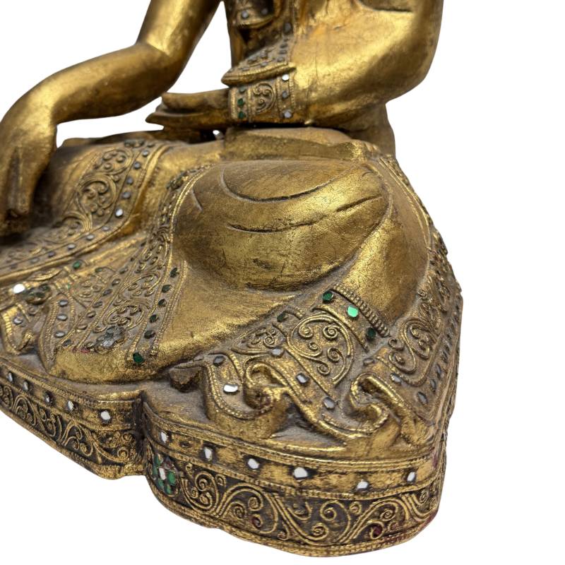Der 50 cm hohe Mandalay-Buddha als exklusives Design-Objekt für Innenräume.