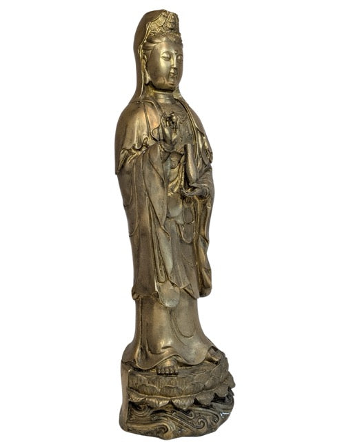 Guanyin Bronze China auf Lotusfigur antik