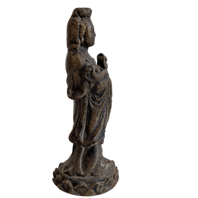 Guanyin Bronze Figur klein als Schutzsymbol für Reisen mit natürlicher Patina