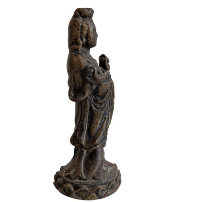 Guanyin Bronze Figur klein als Schutzsymbol für Reisen mit natürlicher Patina