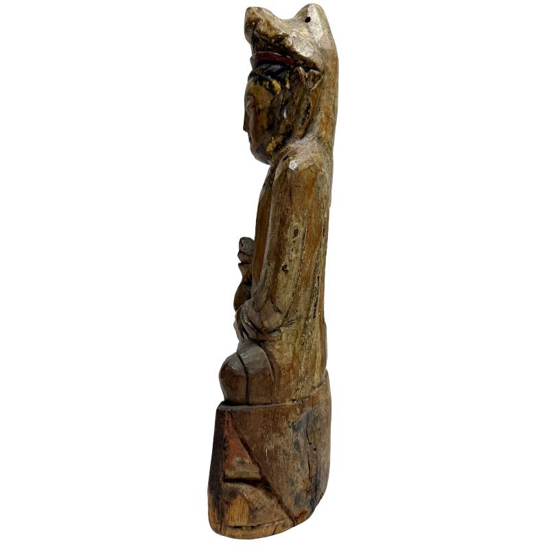 guanyin holzskulptur mit charakter und sammlerwuerdiger ausstrahlung
