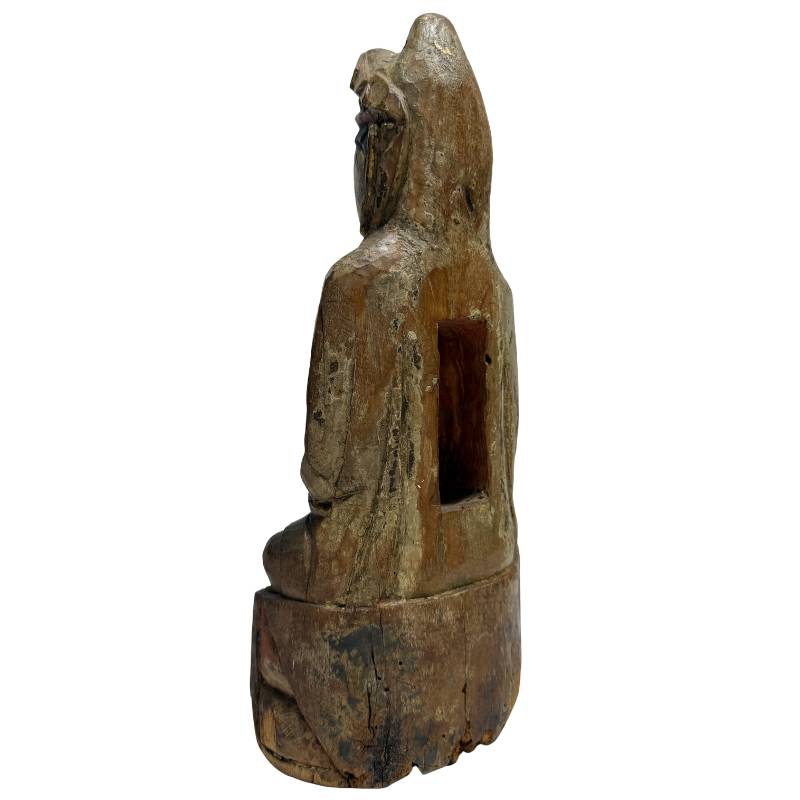 antike guanyin tempelfigur aus holz mit deutlicher nutzungsspur
