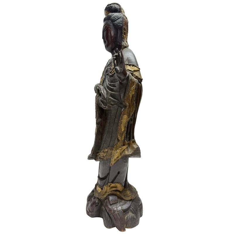 Antike Guanyin-Statue aus China, handgeschnitztes Holz mit originalen Blattgold-Resten, 45,5 cm Höhe, späte Qing-Dynastie