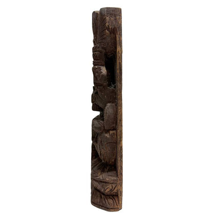 Antikes Holzrelief der Devi (Parvati) auf einem Lotos-Thron, Südindien, frühes 20. Jahrhundert, Lot 451, handgeschnitztes Hartholz, dunkle Patina, hinduistische Sakralkunst, 24 cm hoch, 1stbuddha Expertise.